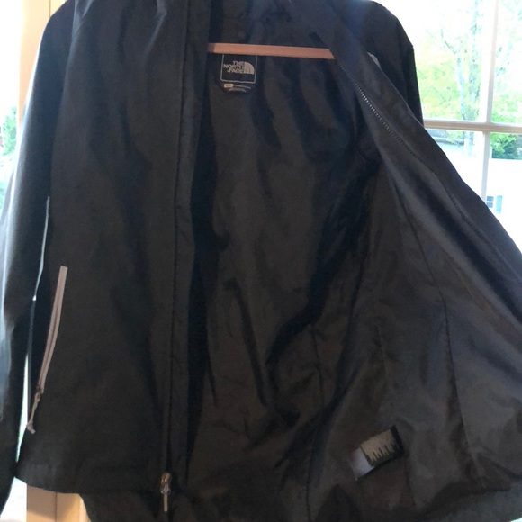 BLACK North Face rain coat - Picture 6 of 6